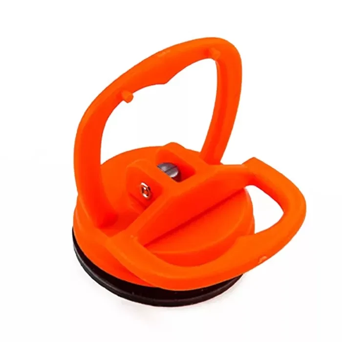 Suction cup for gripping objects with a flat and smooth surface