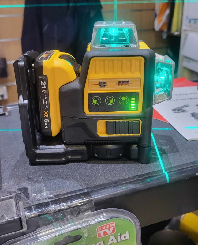 laser level 3D with green laser GERMAN MEISTER + 2 batteries