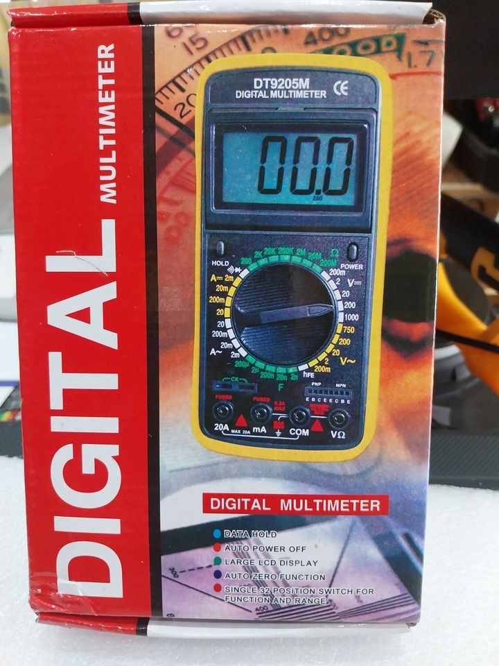 Digital multimeter for measuring capacitance